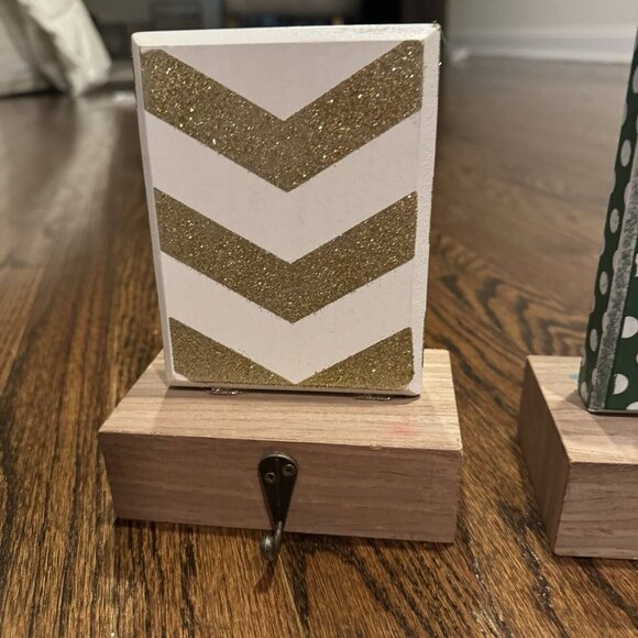 Christmas Stocking Holder Set 2 Solid Wood Hooks Mantle Green Gold Kids Heavy - Picture 4 of 8